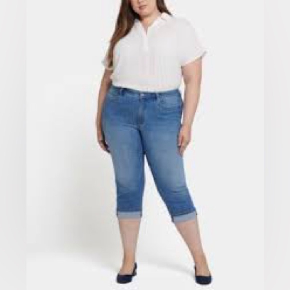 NYDJ medium wash Marilyn Straight lift tuck technology cuffed capri jeans, 16W.